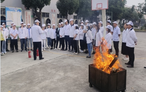 绷紧安全弦  筑牢防火墙—嘉善创世红海发展消防器材使用培训及实操演练